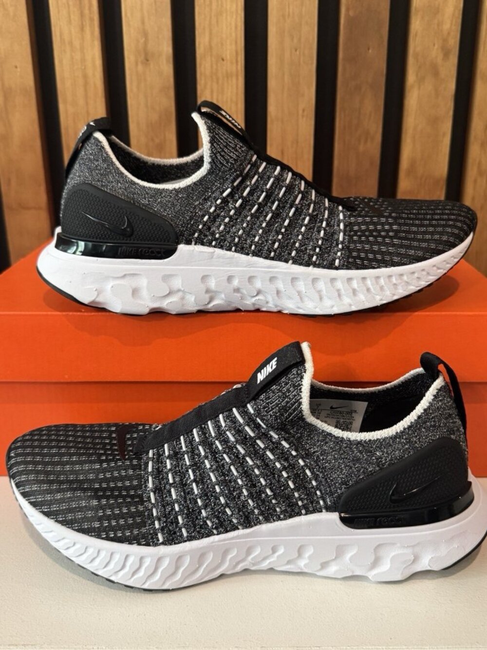 SIZE 7 WOMENS - Nike React Phantom Run Flyknit 2 Black White CJ0280-002 Slip On